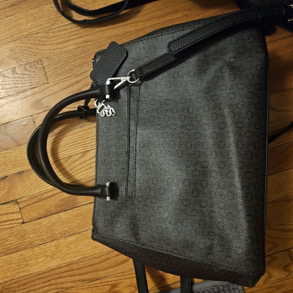 GUESS purse - Picture 2 of 4